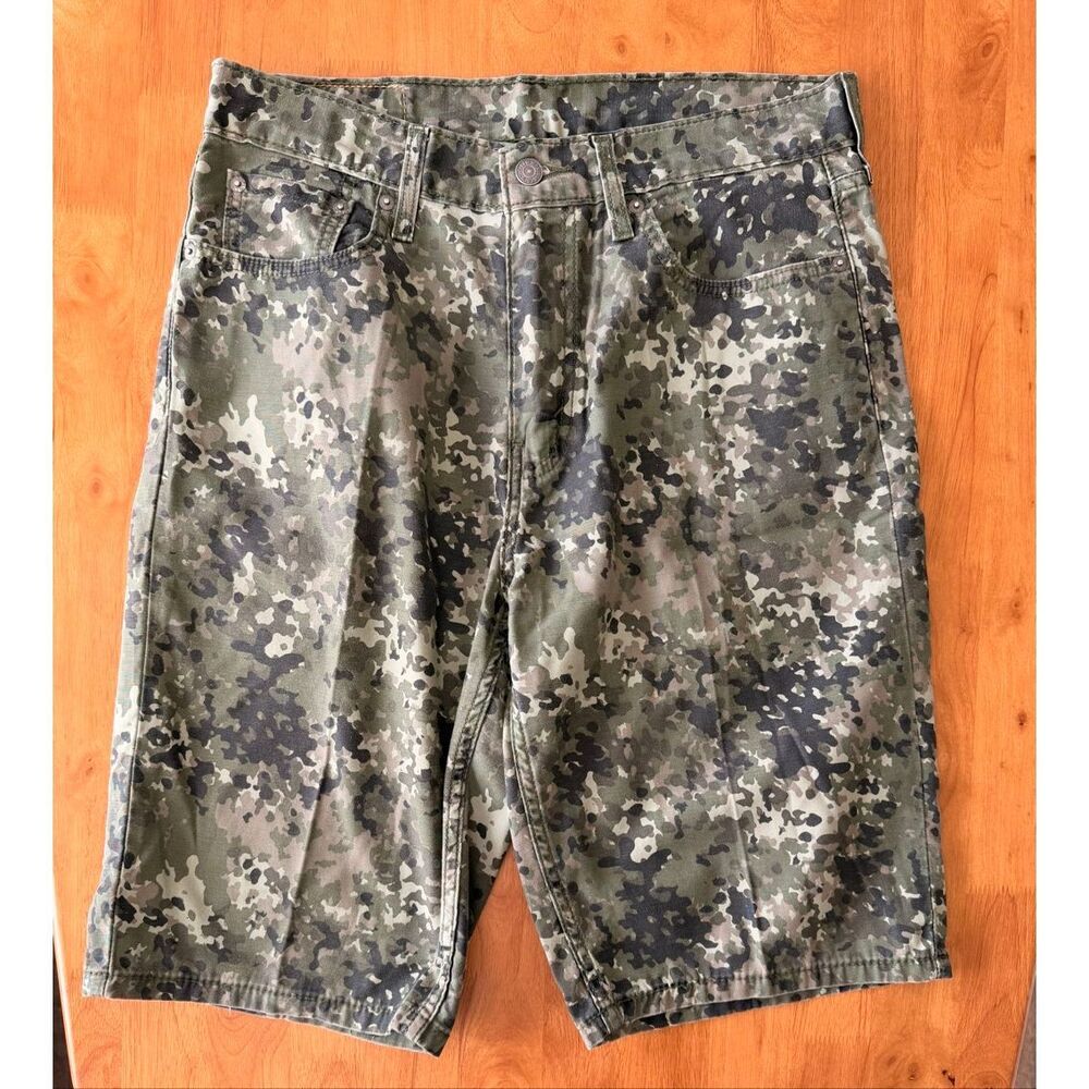 Mens‎ Levi’s 469 Military Green Camo Shorts Size 29